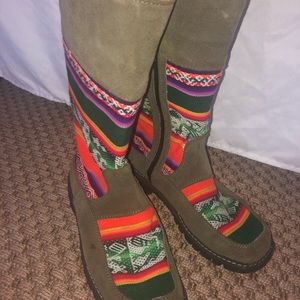 Warm stylish boots from Peru
